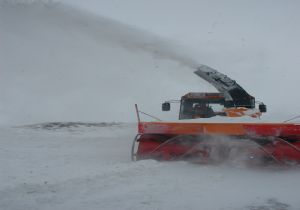 Köy yolları açılmayı bekliyor
